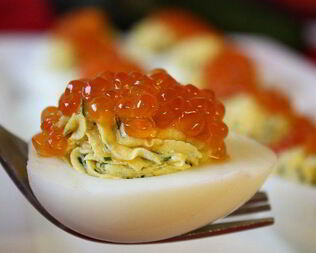 Яйца, фаршированные красной рыбой
