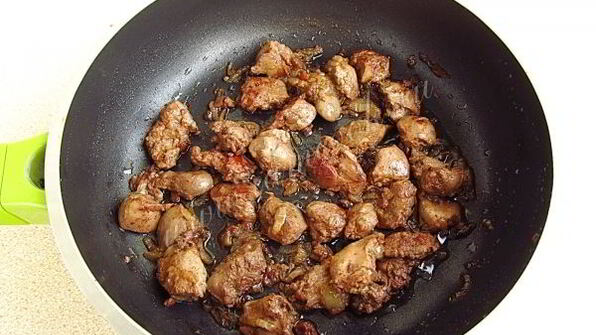 яйца, фаршированные куриной печенью