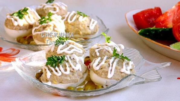 яйца, фаршированные рубленой сельдью