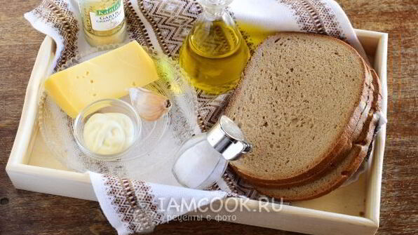 чесночные гренки из черного хлеба