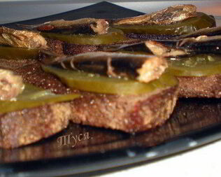 Гренки с шпротами