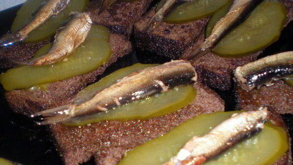 гренки с шпротами