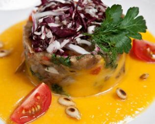 Баклажанная икра на тыквенном пюре