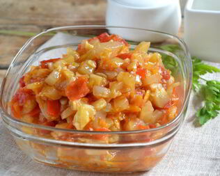 Икра кабачковая с перцем и помидорами
