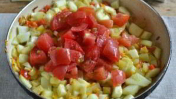 икра кабачковая с перцем и помидорами