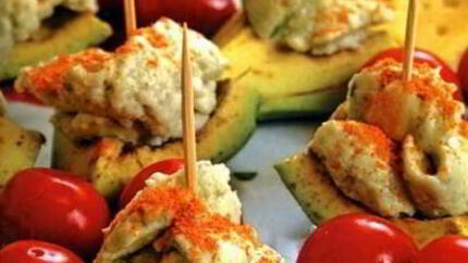 Канапе из авокадо и сыра рокфор