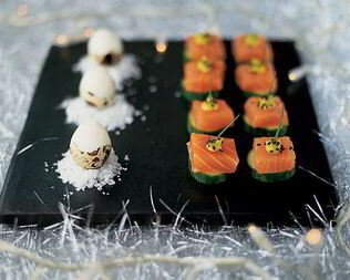 Канапе из семги с огурцом