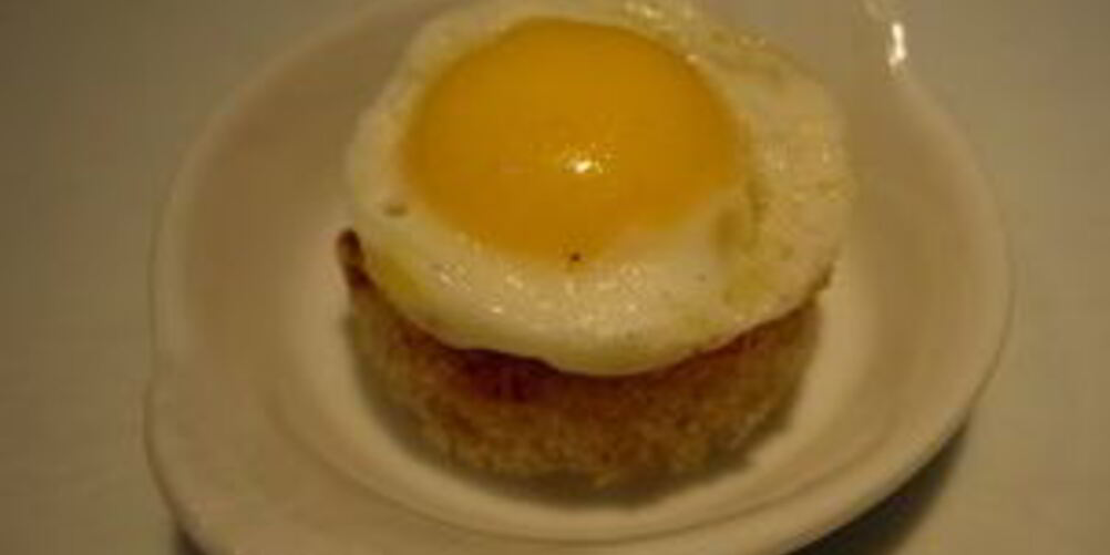 Рецепт канапе из яиц на завтрак