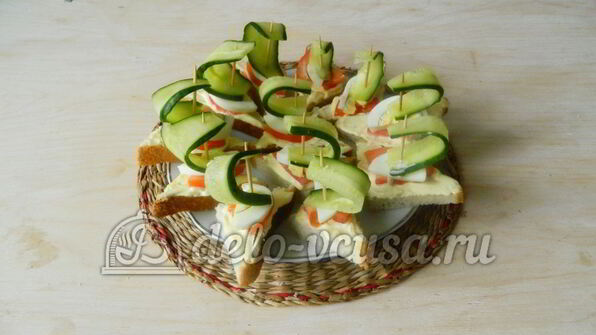 канапе кораблики с огурцом