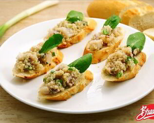 Канапе с киноа и сельдью