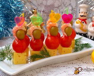 Канапе с креветками, сыром и черри