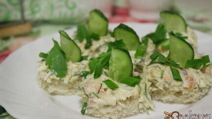 Канапе с плавленным сырком и форелью