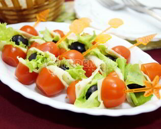 Канапе с помидорами черри