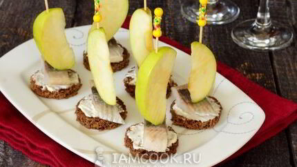 Канапе с сельдью
