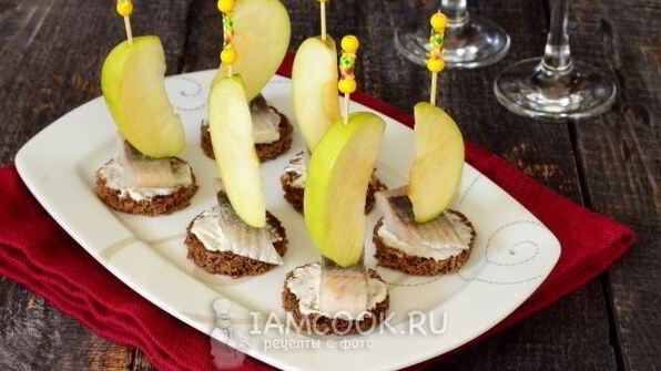 канапе с сельдью