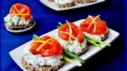 Канапе с семгой и сырным кремом