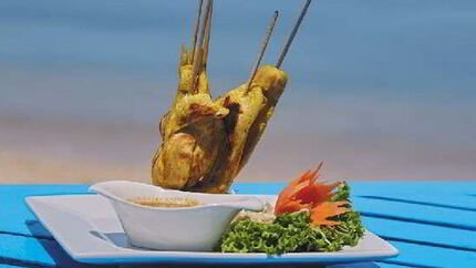 Канапе с соусом из карри, кокоса и ананаса