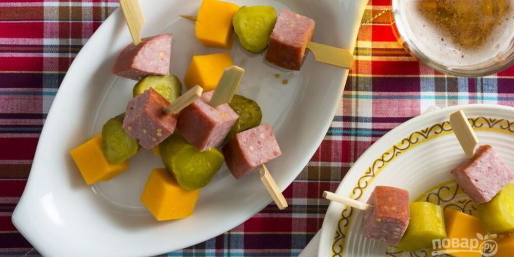 Рецепт канапе с сыром и колбаской