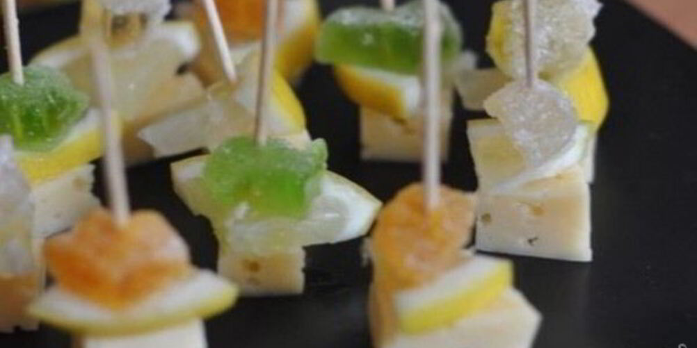 Рецепт канапе с сыром и мармеладом