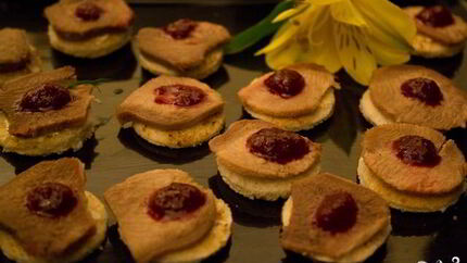 Канапе с языком