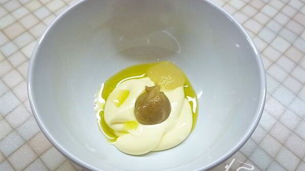 канапе со свеклой, пармезаном и кедровыми орешками