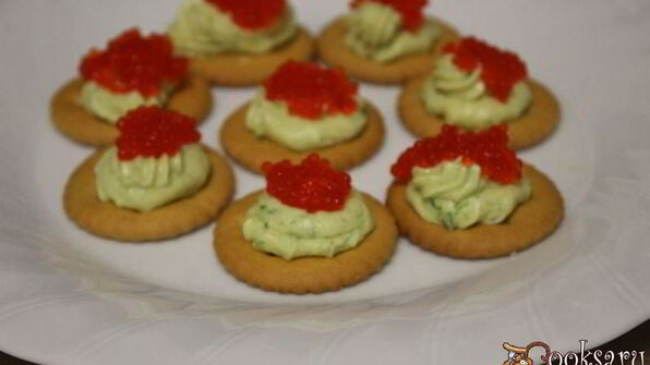 новогодние канапе на крекерах