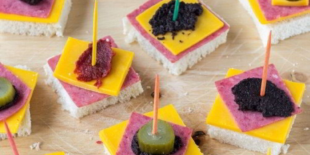 Рецепт простых канапе на шпажках