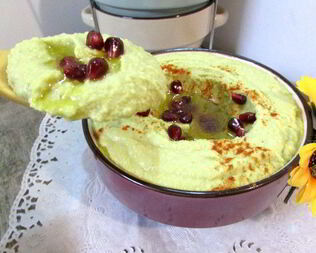 Хумус биль тахина с авокадо