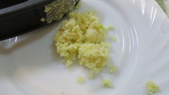 хумус биль тахина с авокадо