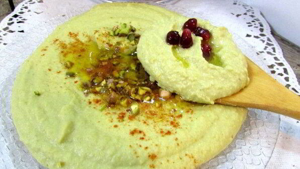 хумус биль тахина с авокадо