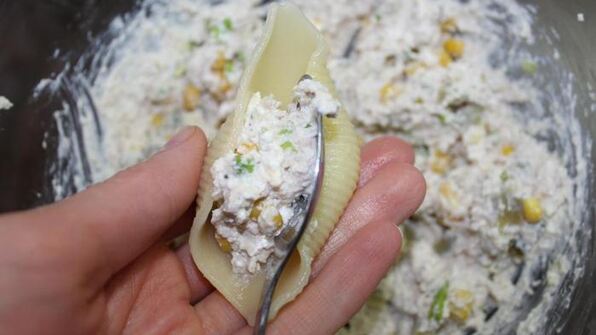 конкильони — закуска из печени трески в ракушках