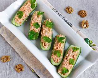 Огурцы, фаршированные орехами