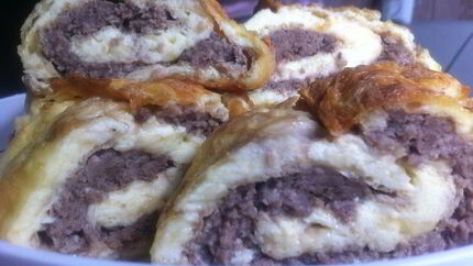 Фаршированный яичный рулет