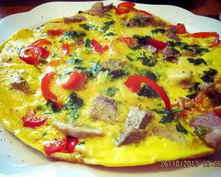 Фриттата с телятиной, красным перцем и шпинатом