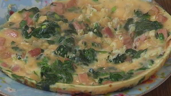 фриттата со шпинатом и ветчиной