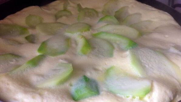 нежный омлет с кабачками на сковороде