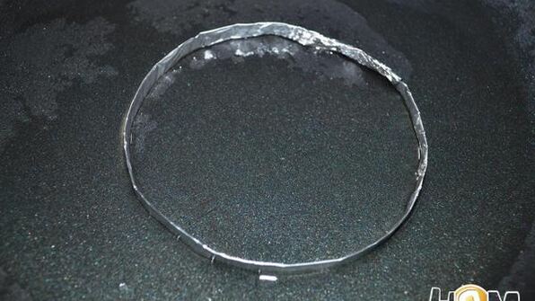 омлет из перепелиных яиц со шпинатом на лепешке