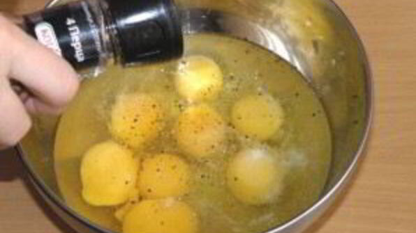 омлет на кефире в мультиварке