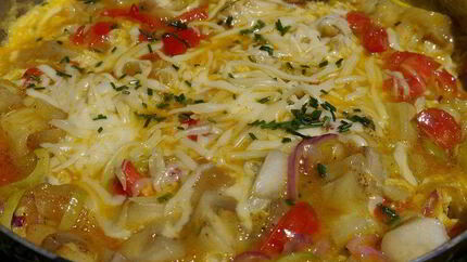 Омлет с баклажанами, помидорами и луком