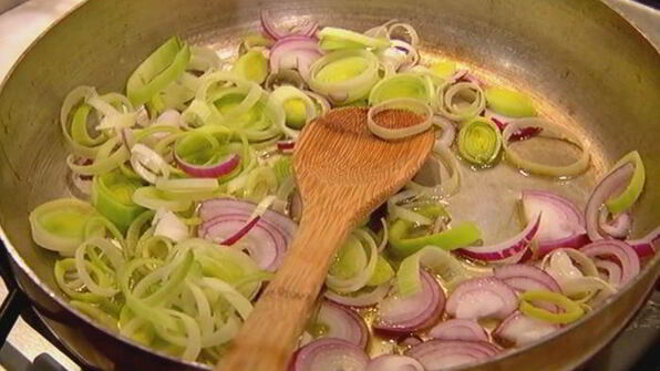 омлет с баклажанами, помидорами и луком