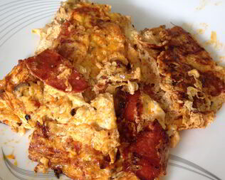 Омлет с чоризо и красным перцем