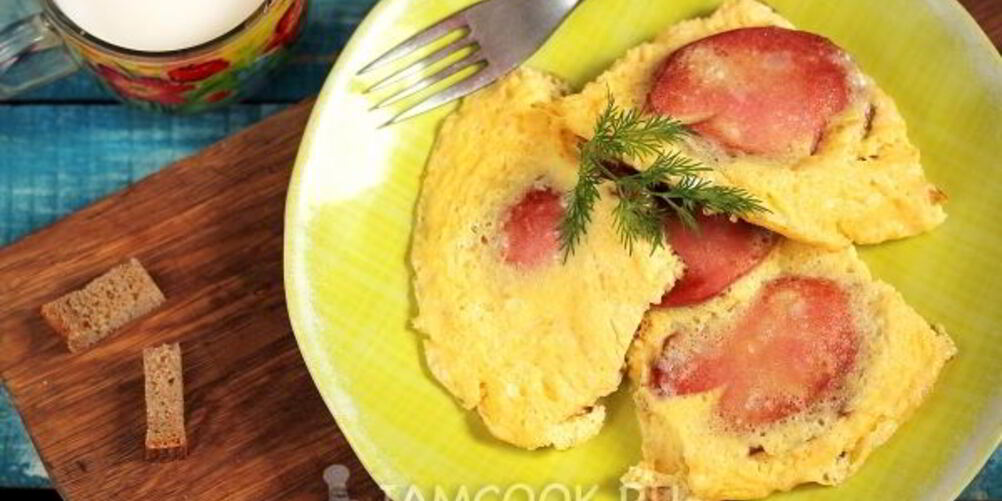 Рецепт омлета с колбасой на сковороде