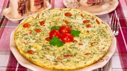 Омлет с помидорами и картофелем