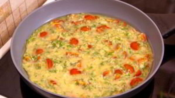 омлет с помидорами и картофелем