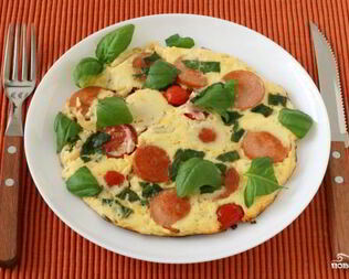 Омлет с сосиской