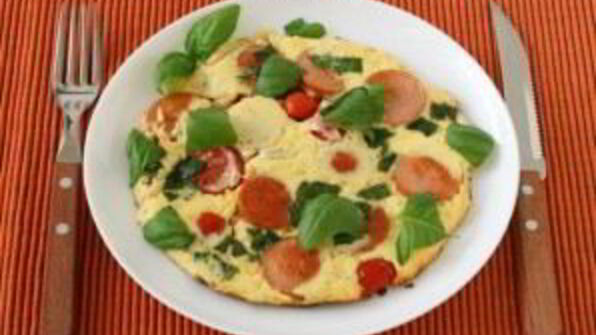 омлет с сосиской