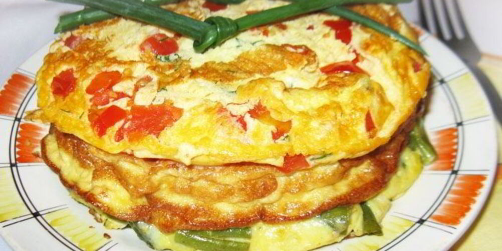 Рецепт омлета с тунцом и помидорами