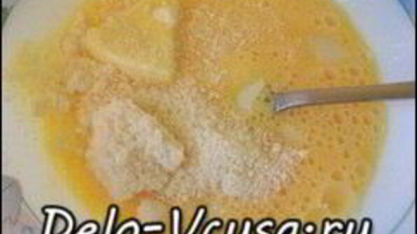 омлет с творогом, колбасой , зеленью и сыром