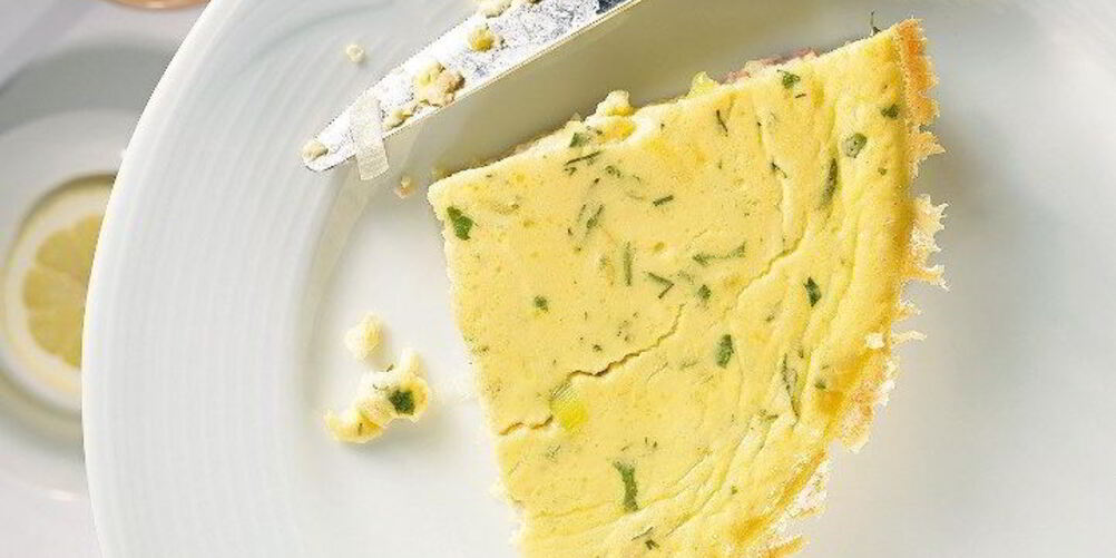 Рецепт омлета со сметаной на сковороде