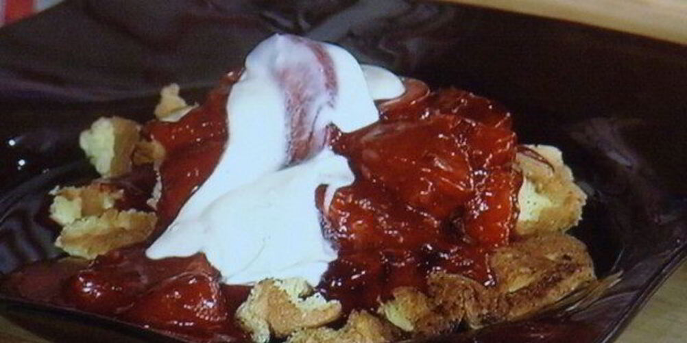 Рецепт сладкого омлета с карамелизированными сливами